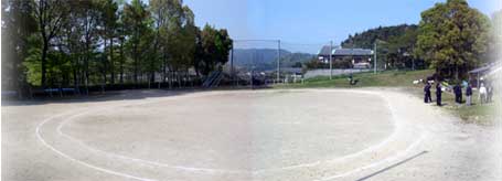 ���s�s���������x���w�Z�O���E���h�̂悤��