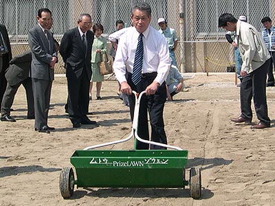 �Z��ɍŏ��Ɏ��d���g�c������